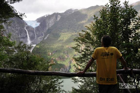 Três quilômetros de trilhas nos levam a esse belo mirante para o Vetisquero Colgante, no Parque Nacional Queulat, na Carretera Austral, no sul do Chile